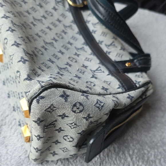 Louis Vuitton Canvas Mongram Hand Bag - Picture 8 of 14